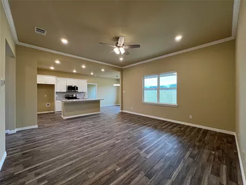 Living - 109 Cooper Dr, Cleburne, TX 76031 photo 2 of 4