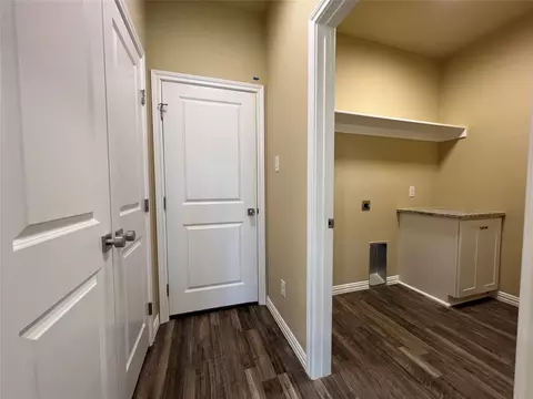 Entry Way - 109 Cooper Dr, Cleburne, TX 76031 photo 1 of 2