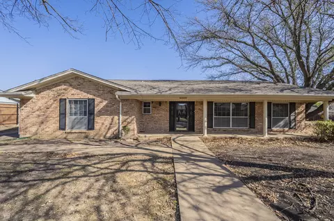 4300 Barcelona Dr, Fort Worth, TX 76133