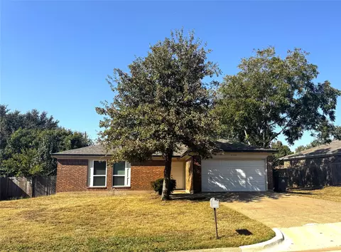6304 Hidden Springs Dr, Arlington, TX 76001
