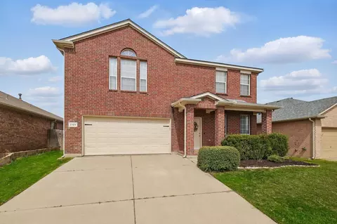 2109 Leandra Ln, Fort Worth, TX 76131
