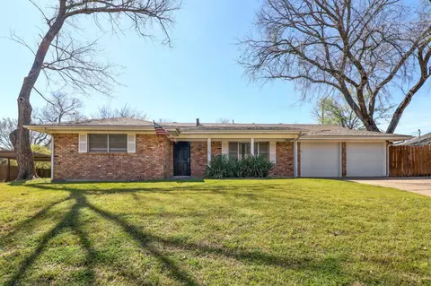1329 Brookside Dr, Hurst, TX 76053