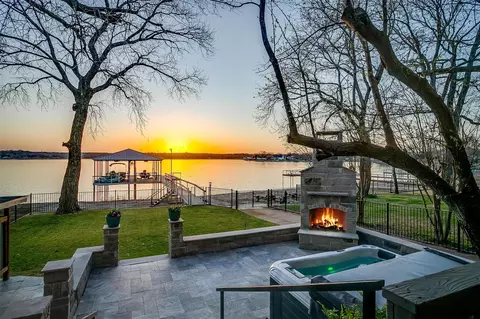1433 E Lake Dr, Weatherford, TX 76087