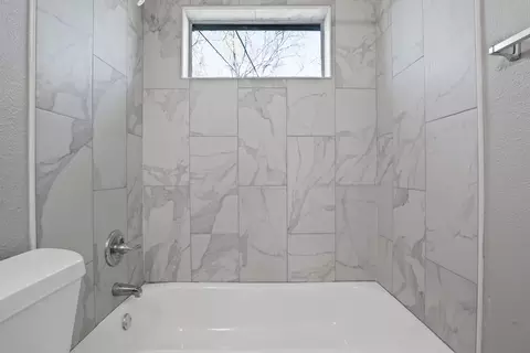 Bath - 4320 Modlin St, Mesquite, TX 75150 photo 2 of 3