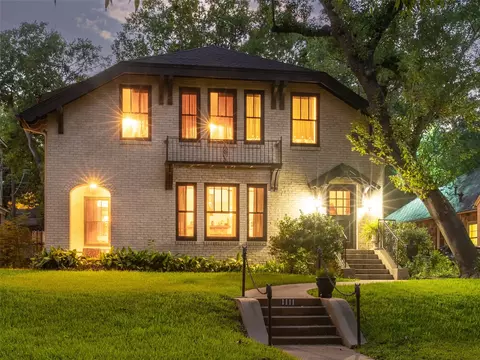 1111 N Edgefield Ave, Dallas, TX 75208