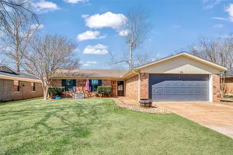 315 33rd St NE, Paris, TX 75460