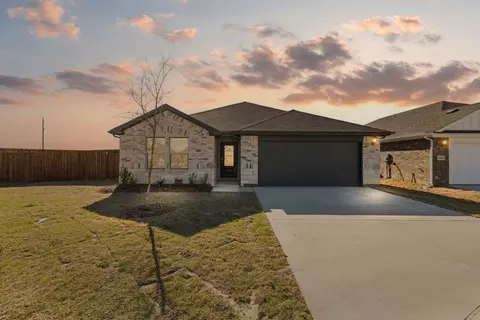 335 Sugarlands Dr, Greenville, TX 75402