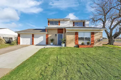 1338 S San Saba St, Grand Prairie, TX 75052
