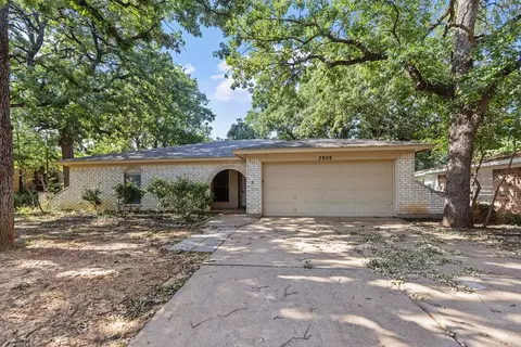 3909 Woodbury Ct, Arlington, TX 76017