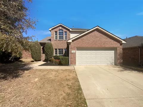 2825 Muskrat Dr, Fort Worth, TX 76244