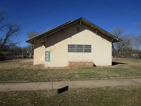 505 N 9th St, Memphis, TX 79245