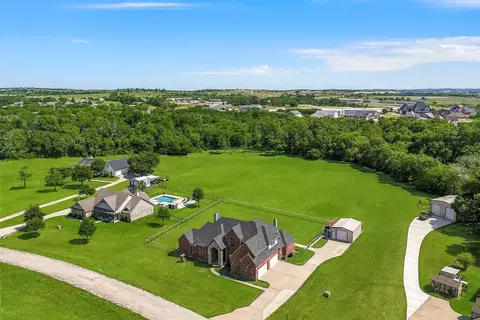 176 S Bear Creek Ln, Cresson, TX 76035