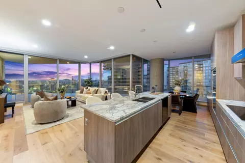 3130 N Harwood St #804, Dallas, TX 75201