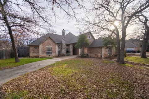 2110 Hidden Woods Ct, Arlington, TX 76006