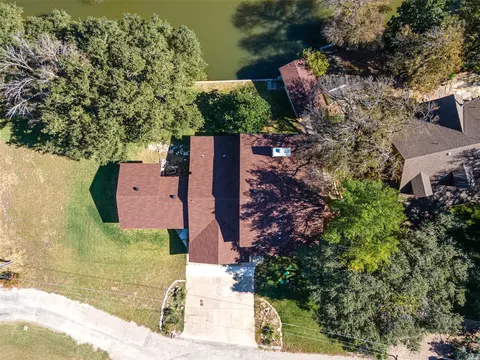 2321 Lakewood Ct, Granbury, TX 76049