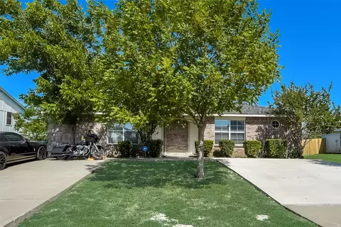 303 Kings Way Dr #B, Mansfield, TX 76063