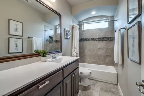 Bath - 1512 Bunting Dr, Argyle, TX 76226 photo 2 of 2