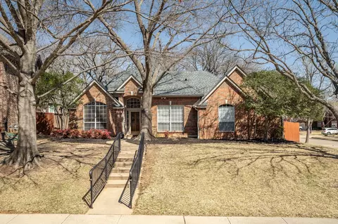 1904 Waterford Dr, Grapevine, TX 76051