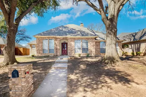 6300 Meadowedge Rd, Arlington, TX 76001