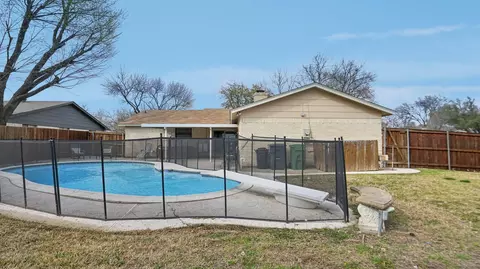 1720 Galahad Ln, Arlington, TX 76014