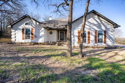 1031 Yvonne Dr, Joshua, TX 76058