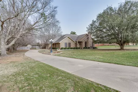 421 Emerald Ct, Burleson, TX 76028