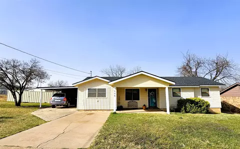 904 W 2nd St, Coleman, TX 76834
