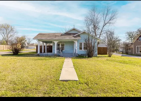 500 W Main St, Whitesboro, TX 76273
