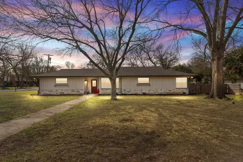 304 Sunset Dr, Cleburne, TX 76033