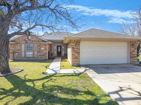 257 Lakeshore Dr, Runaway Bay, TX 76426