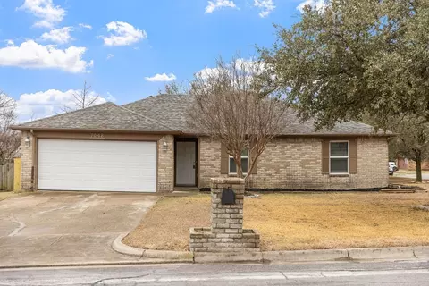 7048 Green Ridge Trl, North Richland Hills, TX 76182