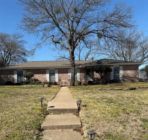 1212 Bois D Arc St, Weatherford, TX 76086