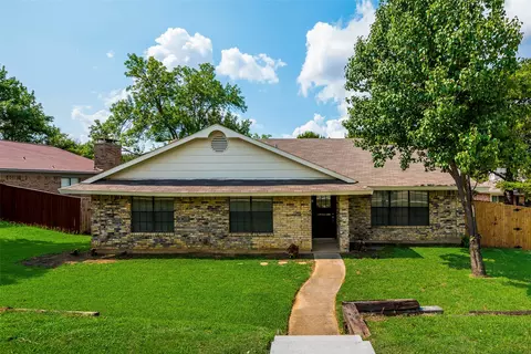 709 Walnut Dr, Lewisville, TX 75067