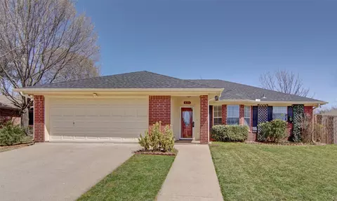 823 Sylvia St, Weatherford, TX 76086