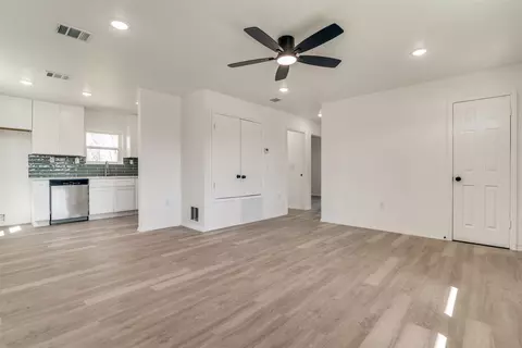 1105 E 1st North St, Kaufman, TX 75142