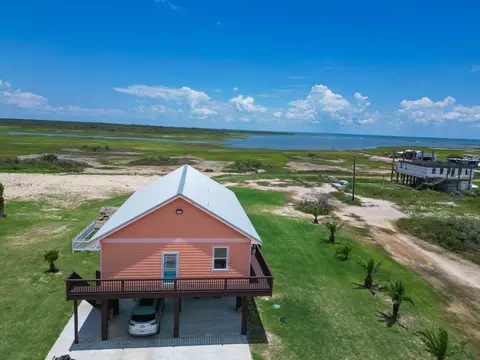 904 W Polk Ave, Port O'connor, TX 77982