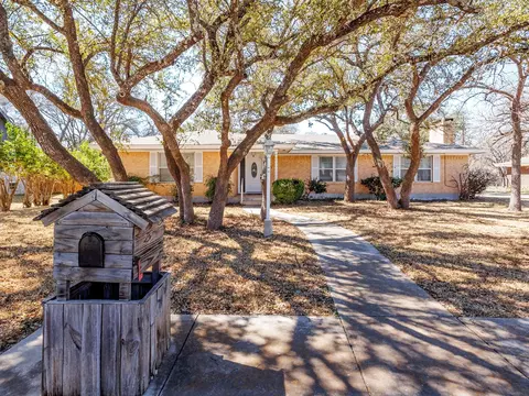 4111 Glenwood Dr, Brownwood, TX 76801