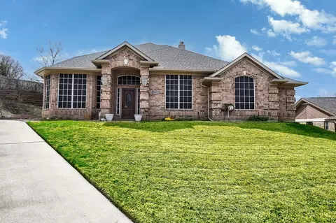 8654 Glen Hollow Dr, Fort Worth, TX 76179