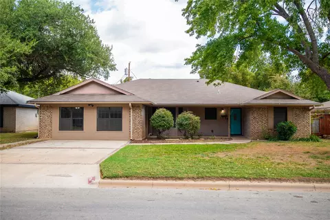 2304 10th St, Brownwood, TX 76801