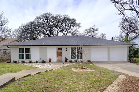 702 Vail Dr, Arlington, TX 76012