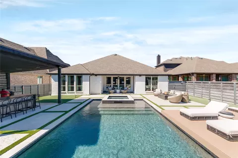 Exterior - 7032 Cross Point Ln, Aubrey, TX 76227 photo 4 of 5