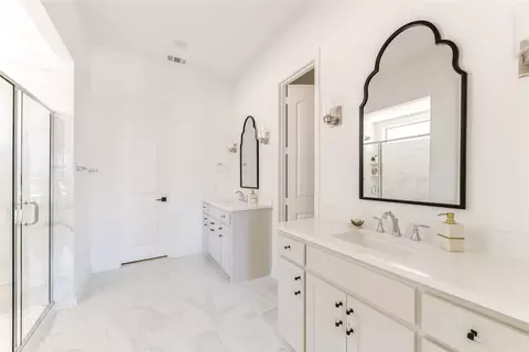 Bath - 7032 Cross Point Ln, Aubrey, TX 76227 photo 1 of 4