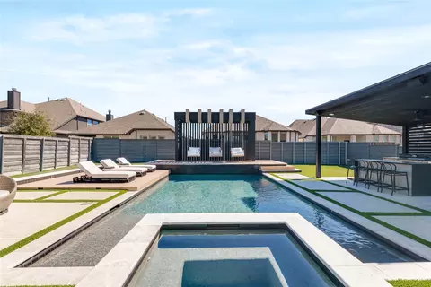 7032 Cross Point Ln, Aubrey, TX 76227