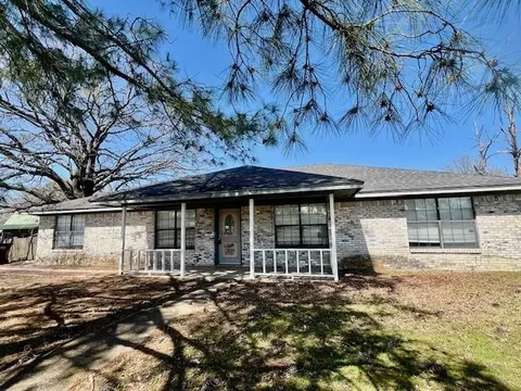 1250 Wright Dr, Blossom, TX 75416
