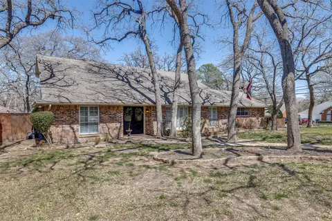2501 High Oak Dr, Arlington, TX 76012