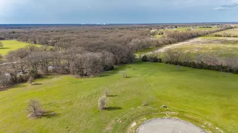 513 Wood Creek Dr, Greenville, TX 75402