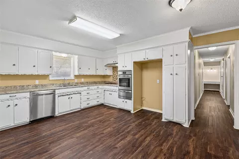 6305 Chapman Dr, Greenville, TX 75402