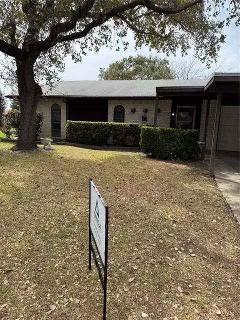 3161 Edelweiss Dr, Grand Prairie, TX 75052