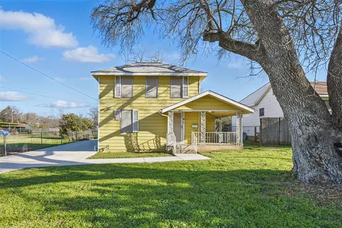 6837 Routt St, Fort Worth, TX 76112
