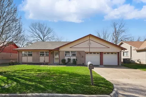 741 Oakwood Ave, Hurst, TX 76053